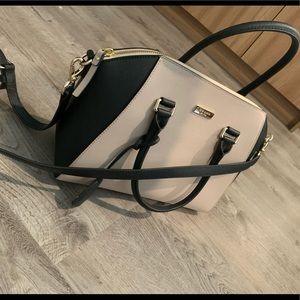 Brand new never used very chic Kate Spade New York purse.